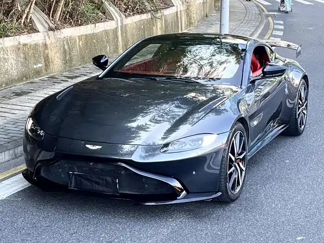 ASTON MARTIN V8 VANTAGE 2021