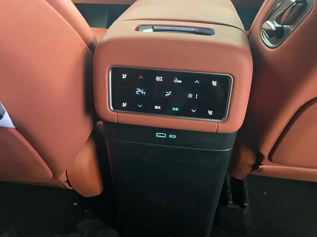 BYD Tang L L 2025 DM 175KM