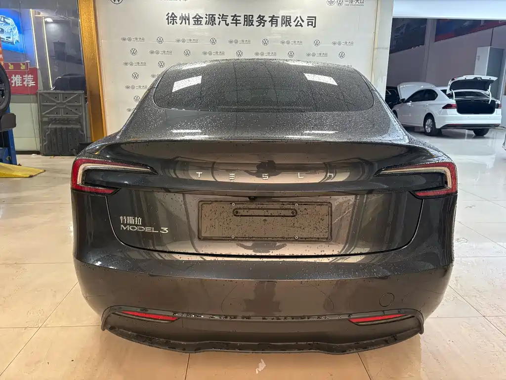Tesla Model 3 — миниатюра 5