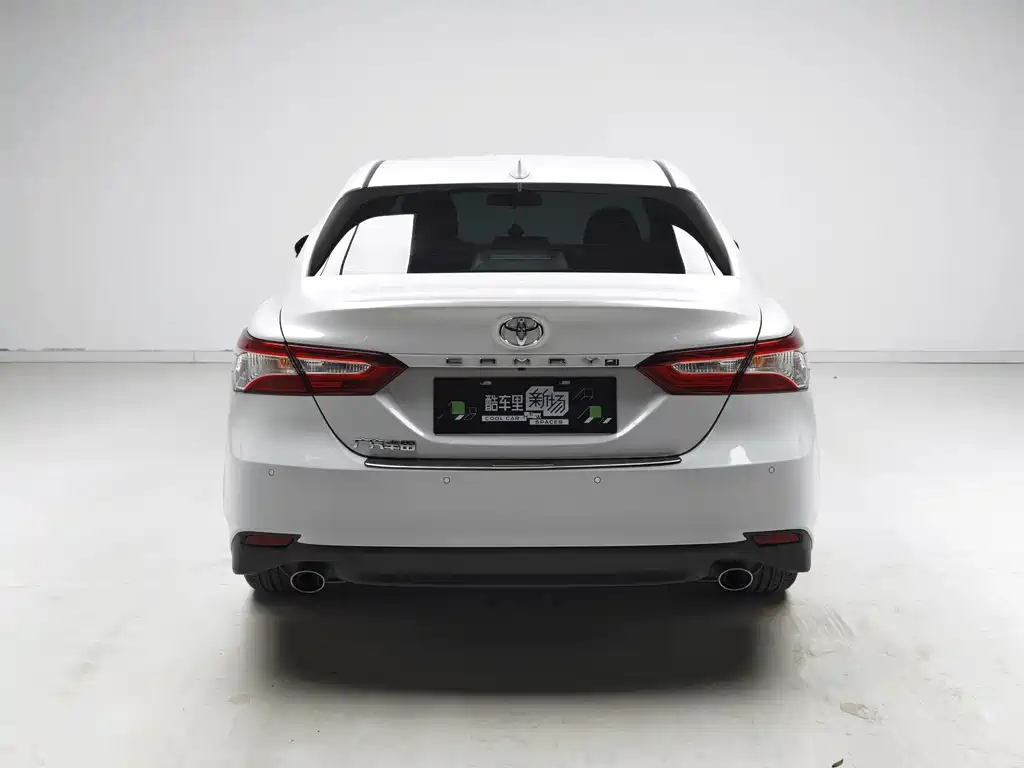 Toyota Camry — миниатюра 5