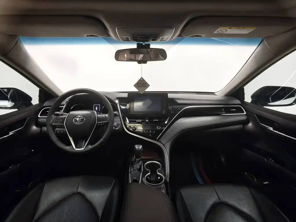 Toyota Camry — миниатюра 18
