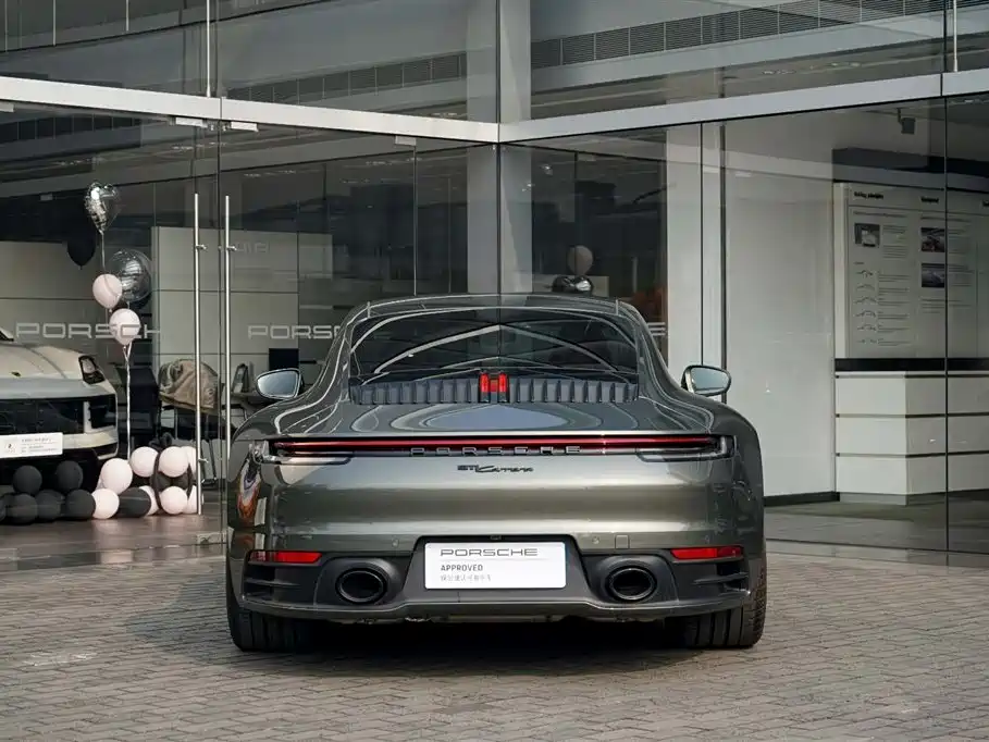 PORSCHE 911