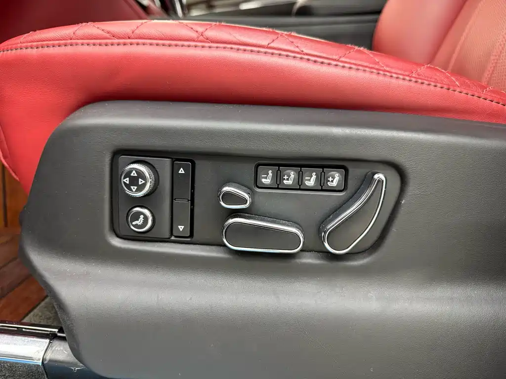 Bentley Bentayga — миниатюра 12