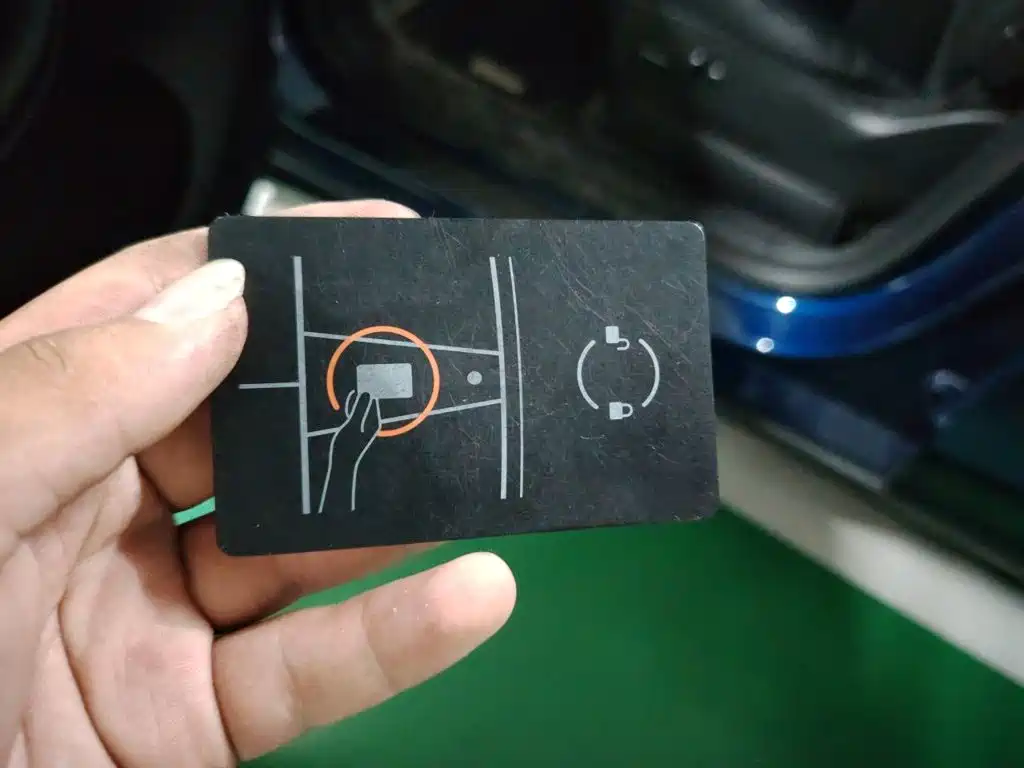 Tesla Model Y — миниатюра 12