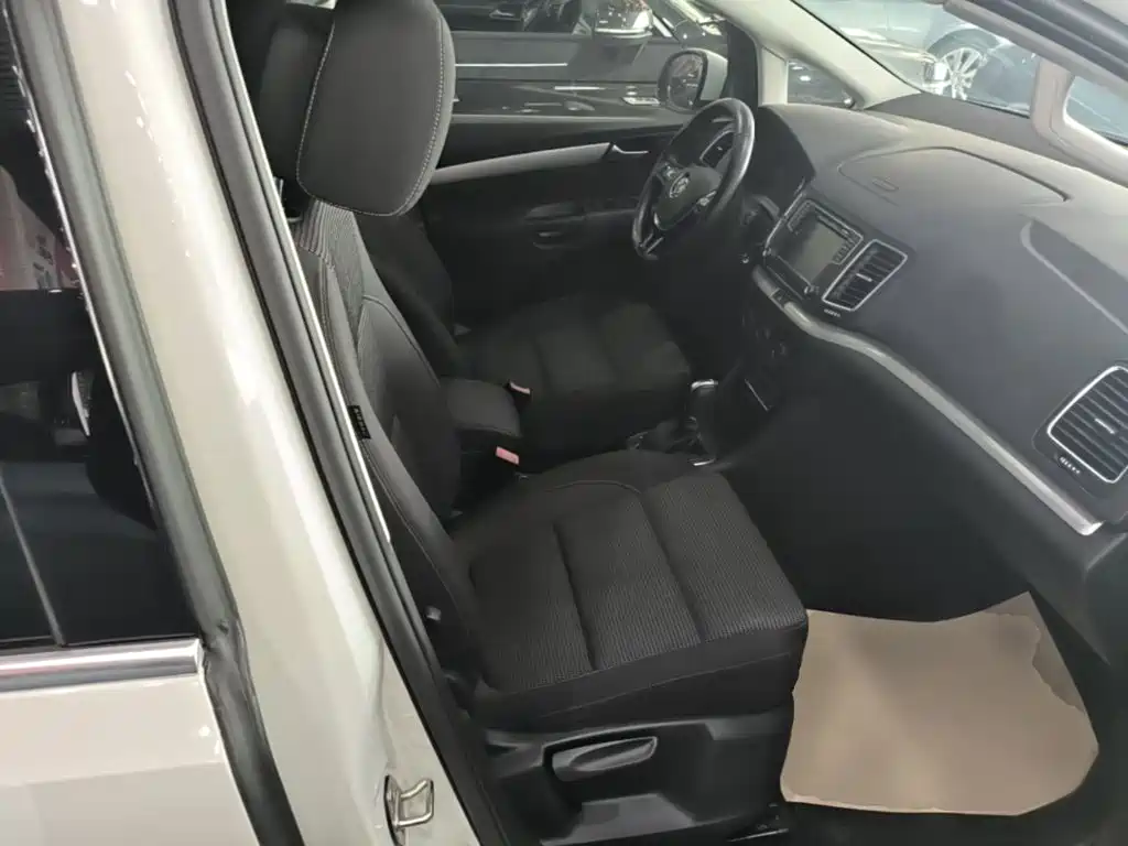 Volkswagen Sharan — миниатюра 25