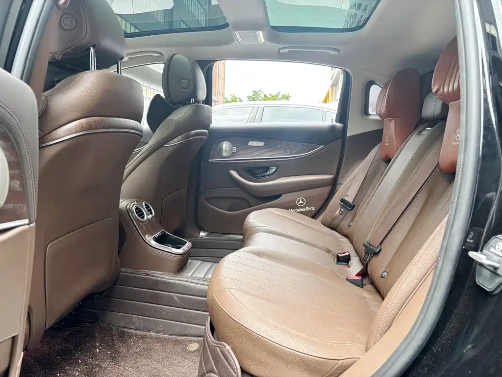 Mercedes-Benz E-Class — миниатюра 5