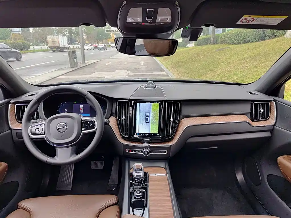 VOLVO XC60 PLUG IN HYBRID