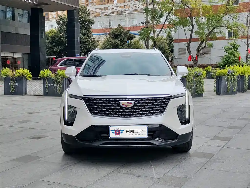 CADILLAC XT4