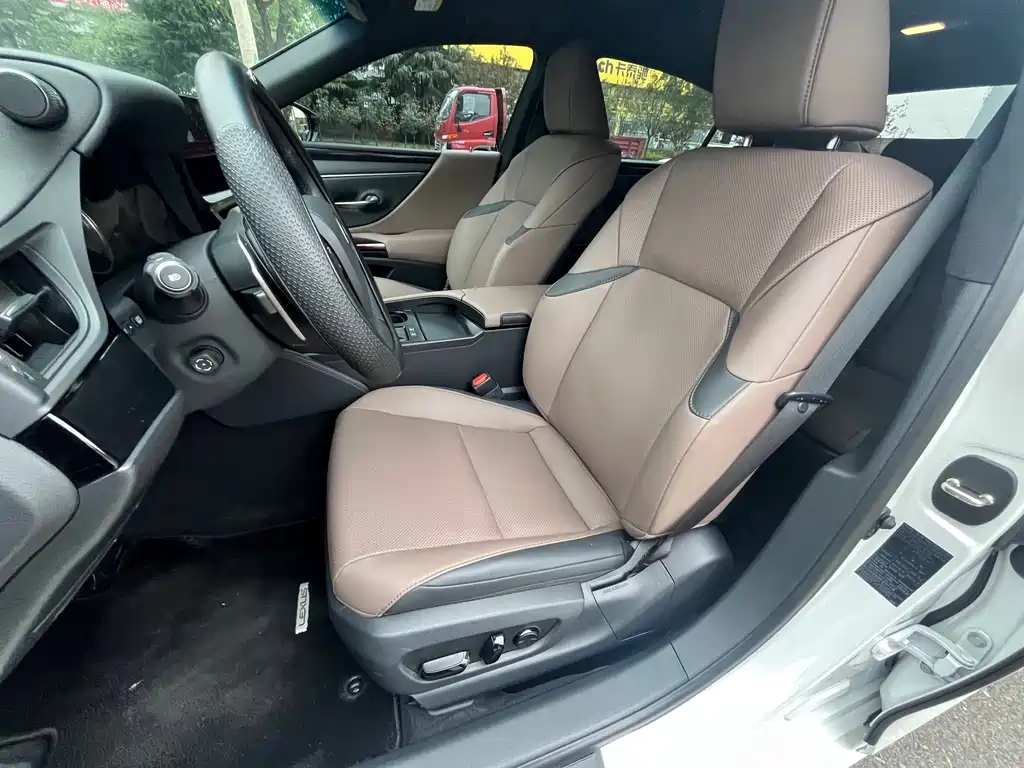 Lexus ES — миниатюра 10
