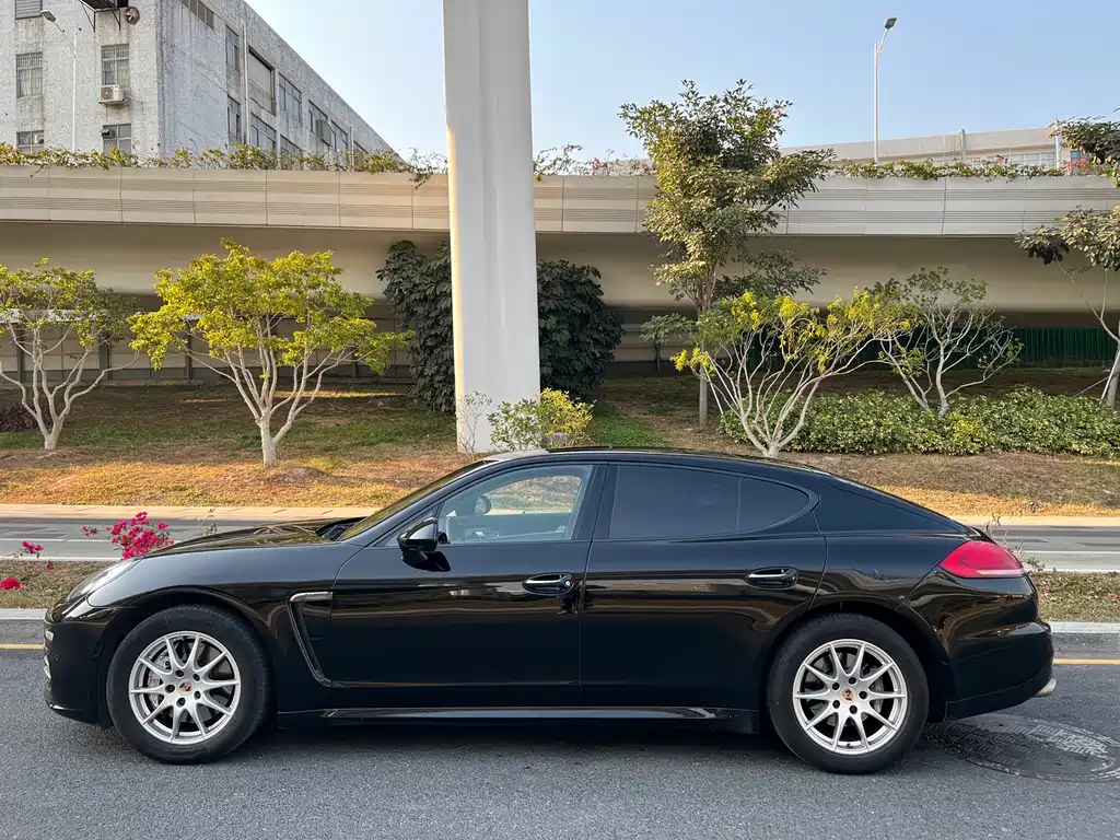 Porsche Panamera 2014 Panamera 4 3.0T