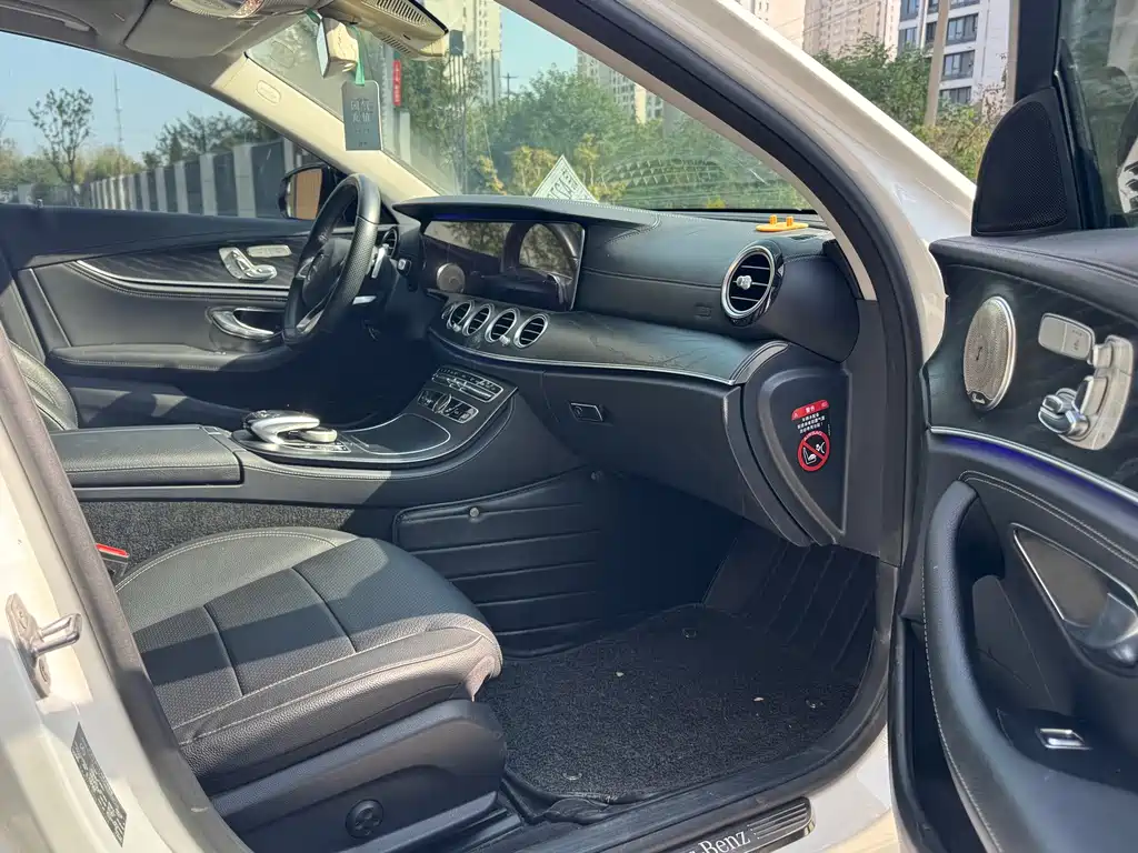Mercedes-Benz E-Class — миниатюра 5