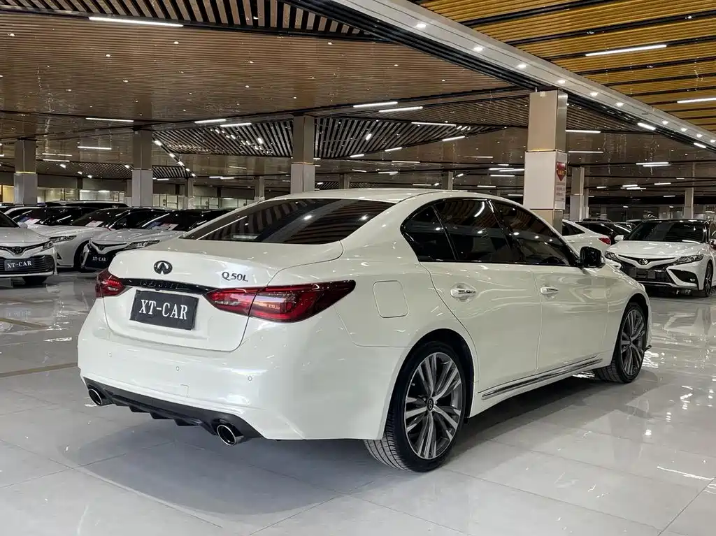 INFINITI Q50L