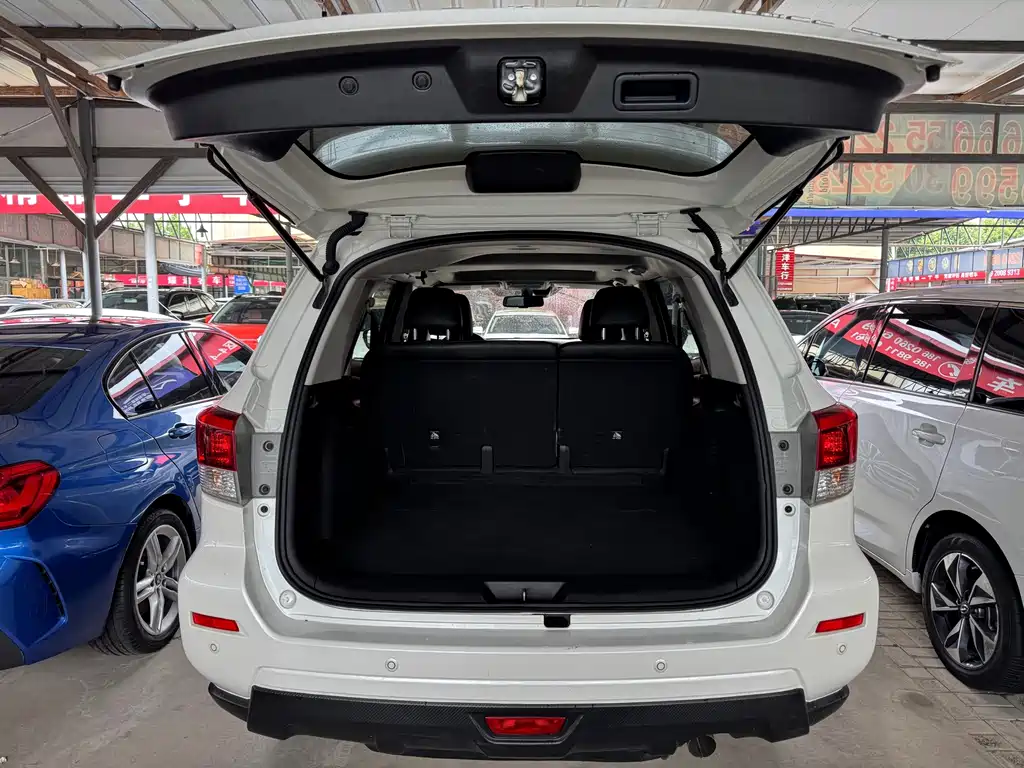 Nissan Terra — миниатюра 9