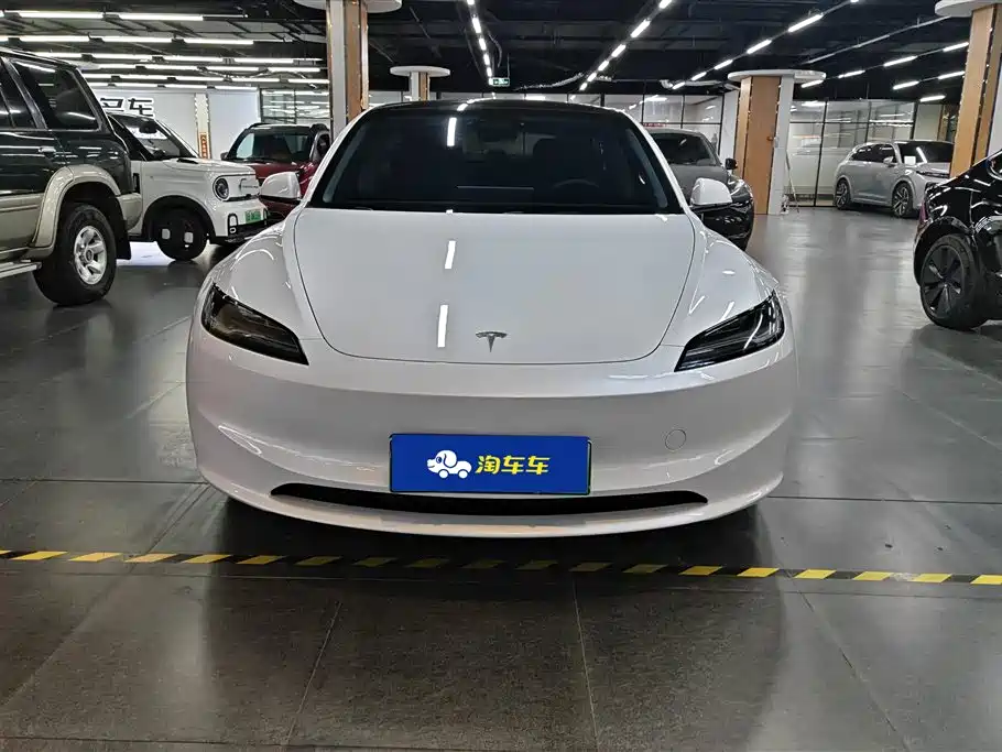 TESLA MODEL 3