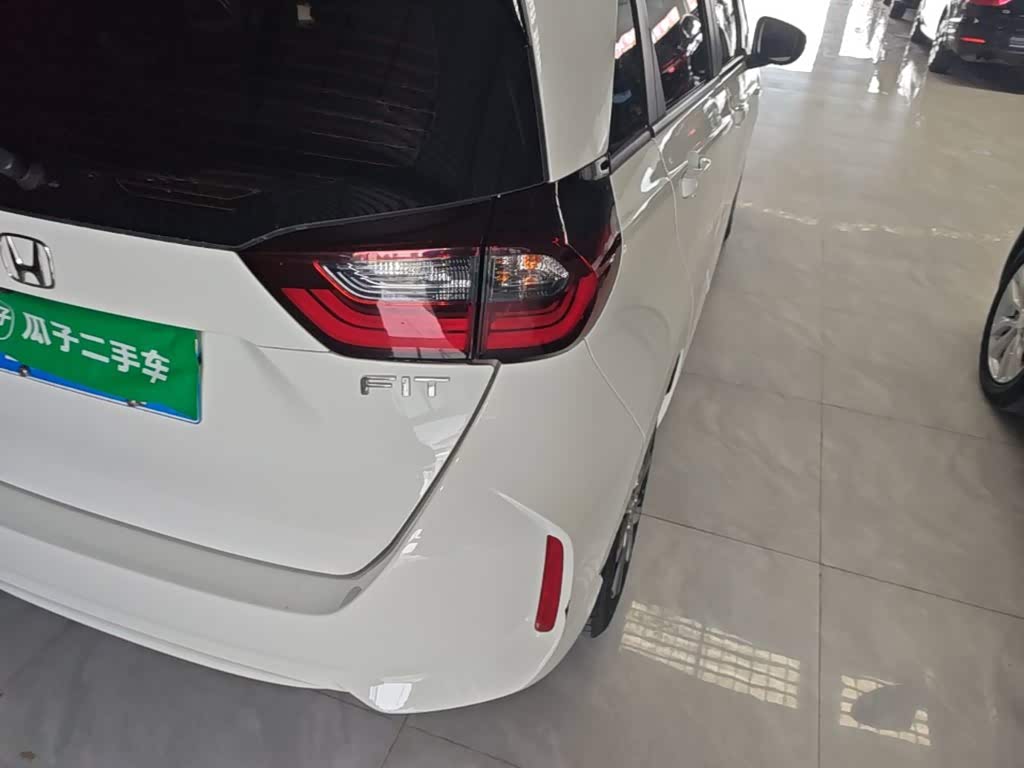 Honda Fit 1.5 л 2023 г. Белый, пробег 29400 км