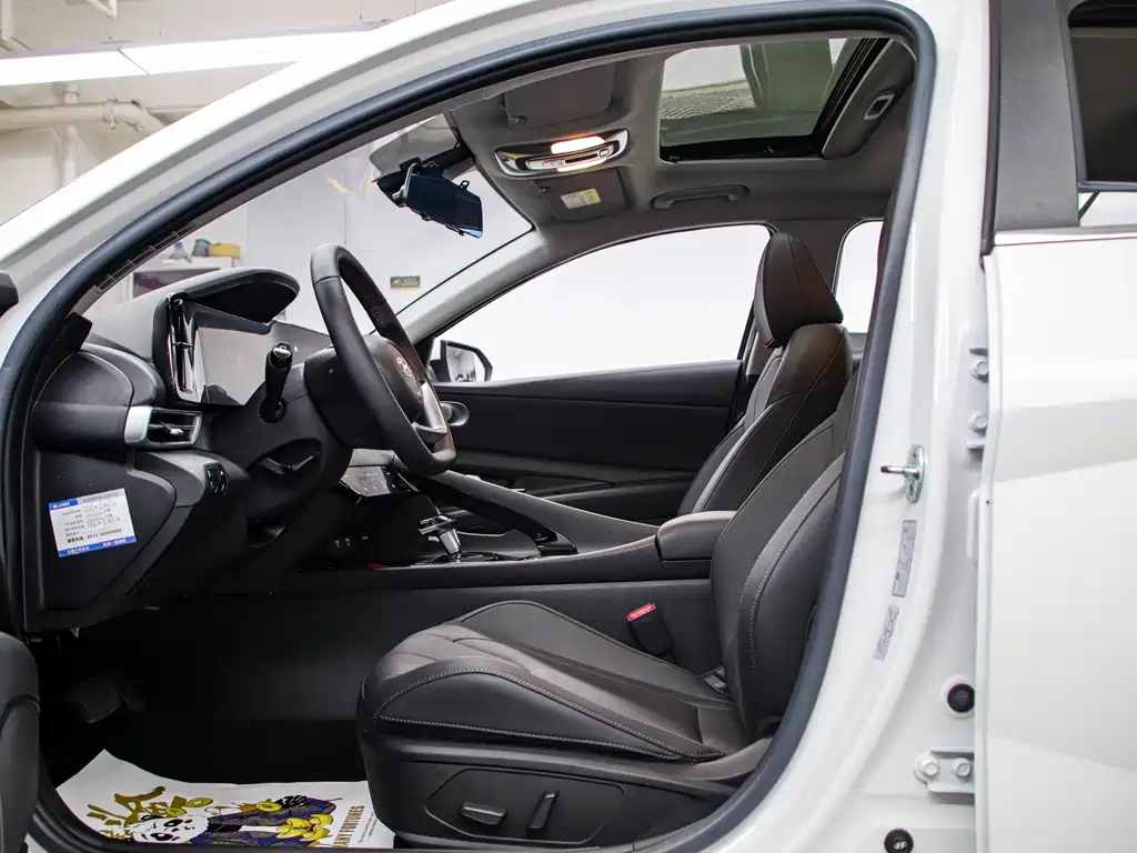 Hyundai Elantra — миниатюра 12