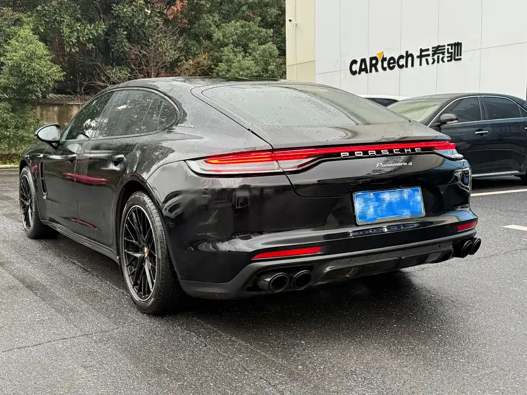 PORSCHE PANAMERA