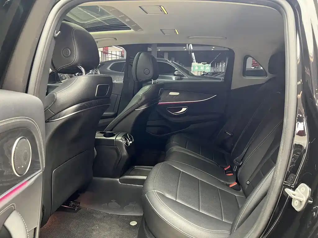 Mercedes-Benz E-Class — миниатюра 12