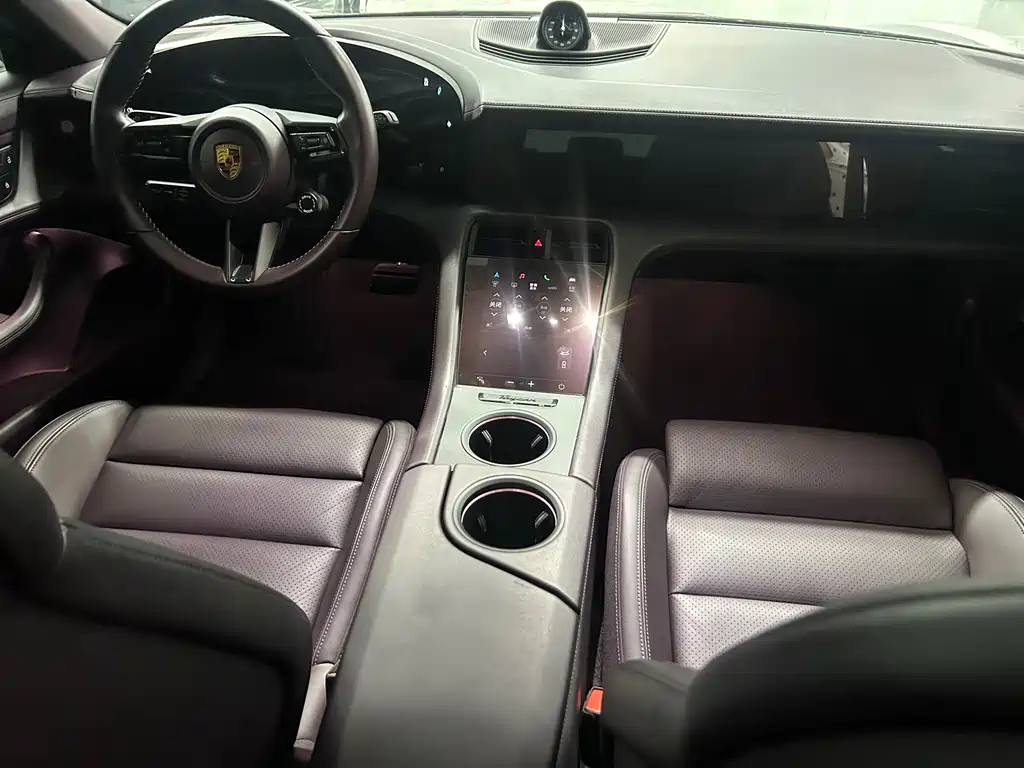 Porsche Taycan — миниатюра 13
