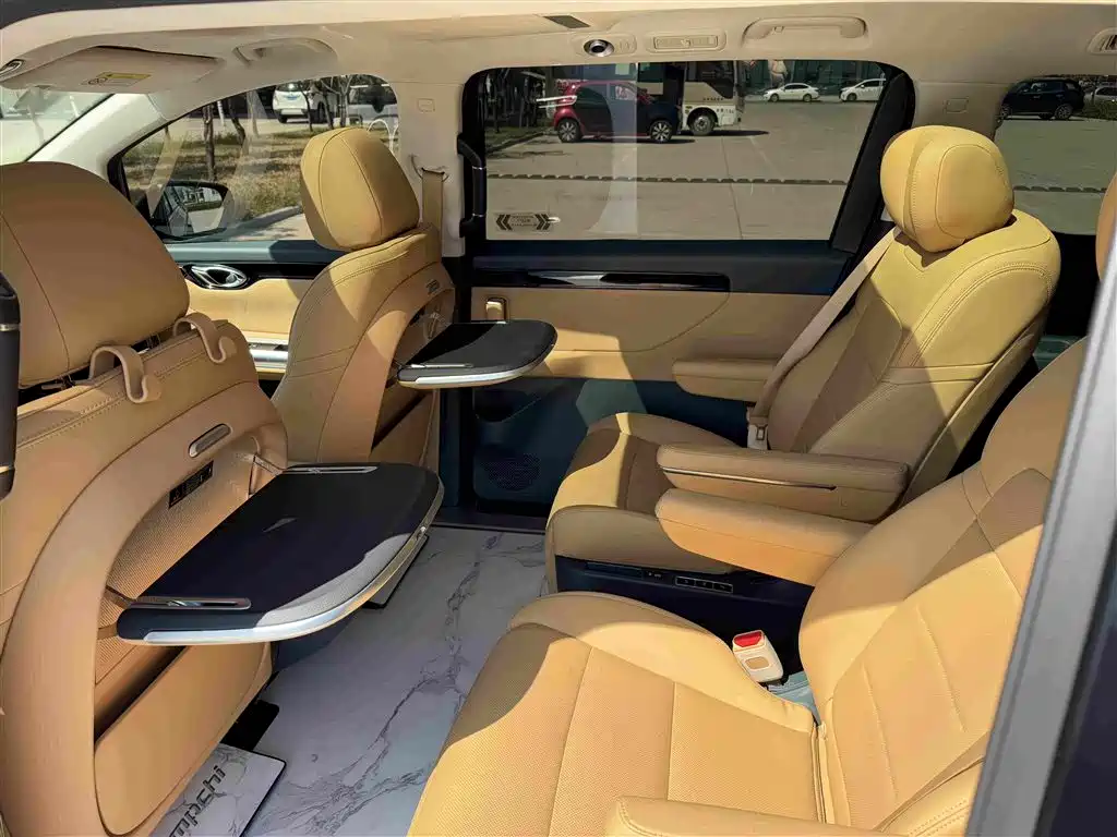 GAC Motor Trumpchi E8 PHEV — миниатюра 12