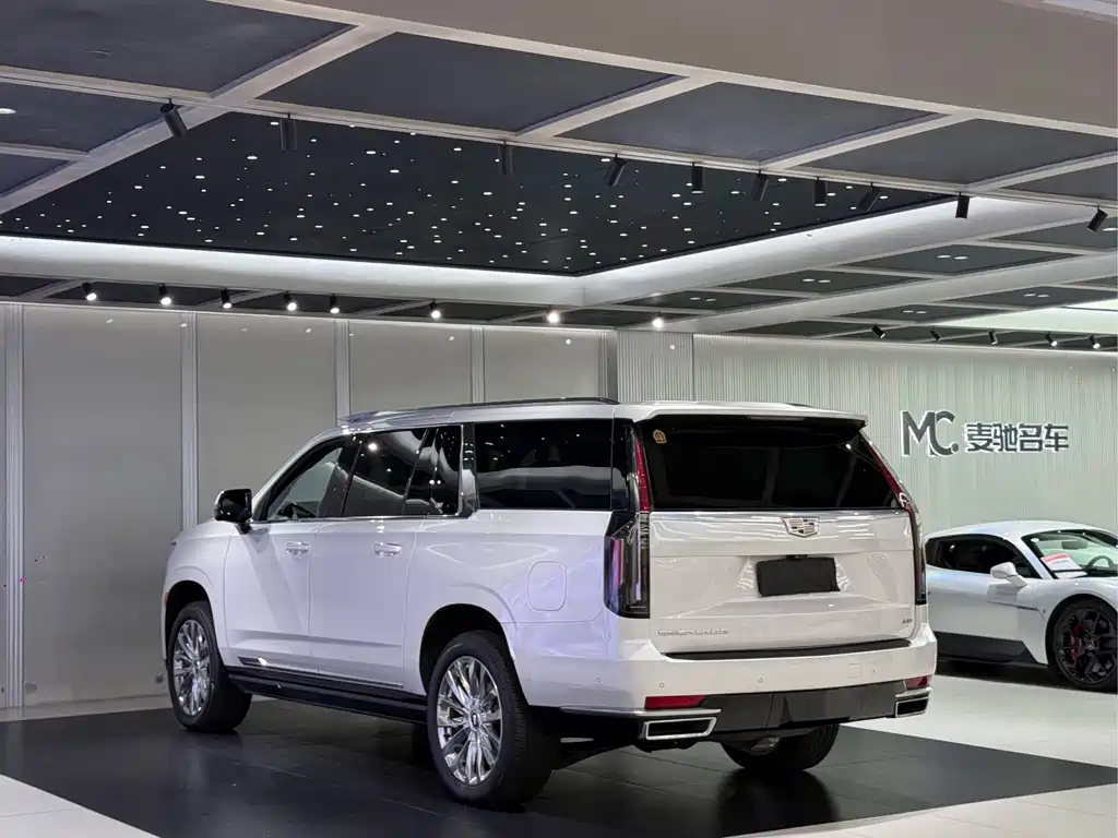Cadillac Escalade — миниатюра 9