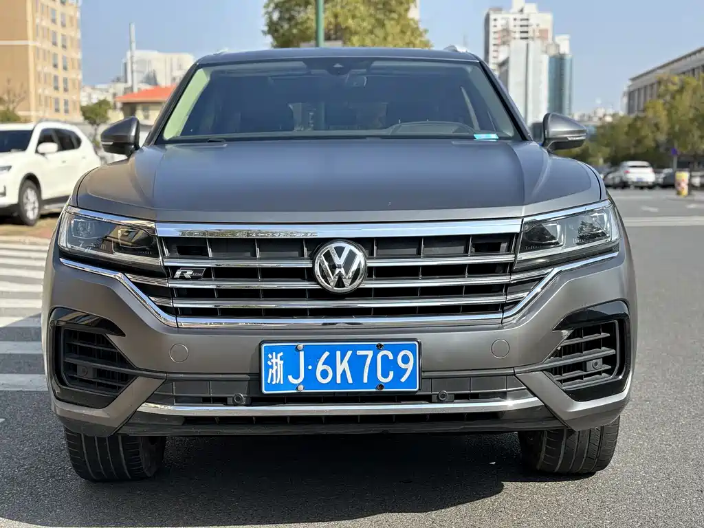 VOLKSWAGEN TOUAREG