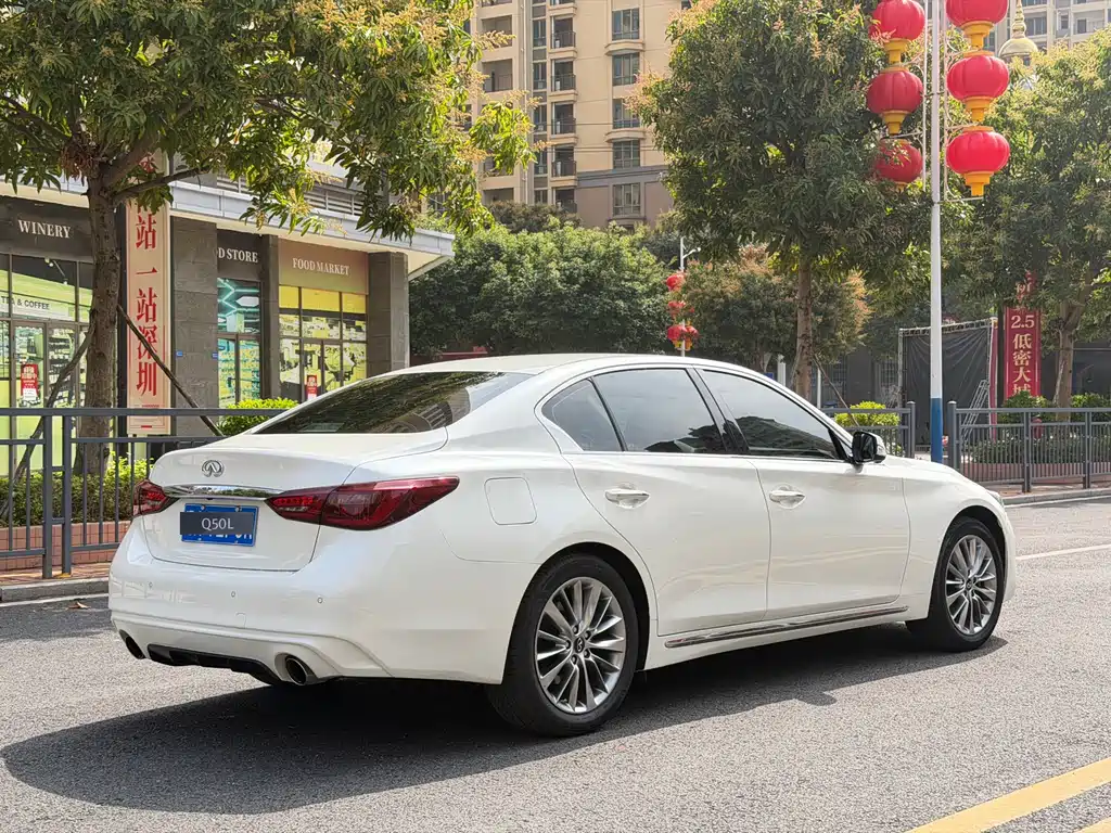 INFINITI Q50L
