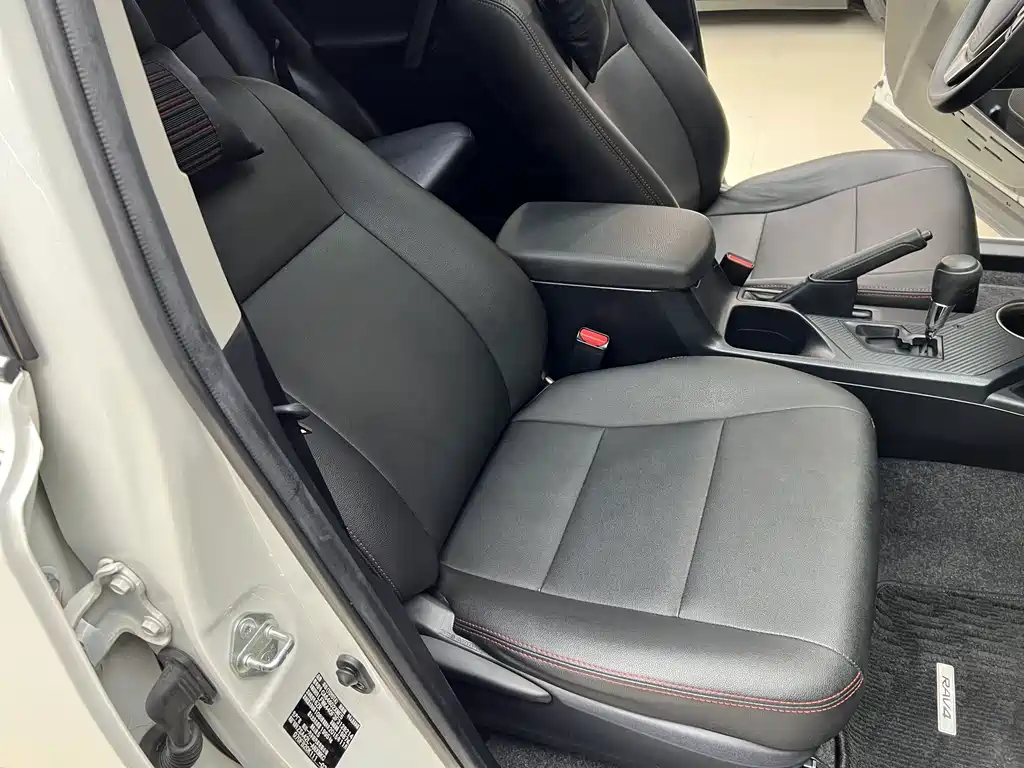 Toyota RAV4 — миниатюра 13