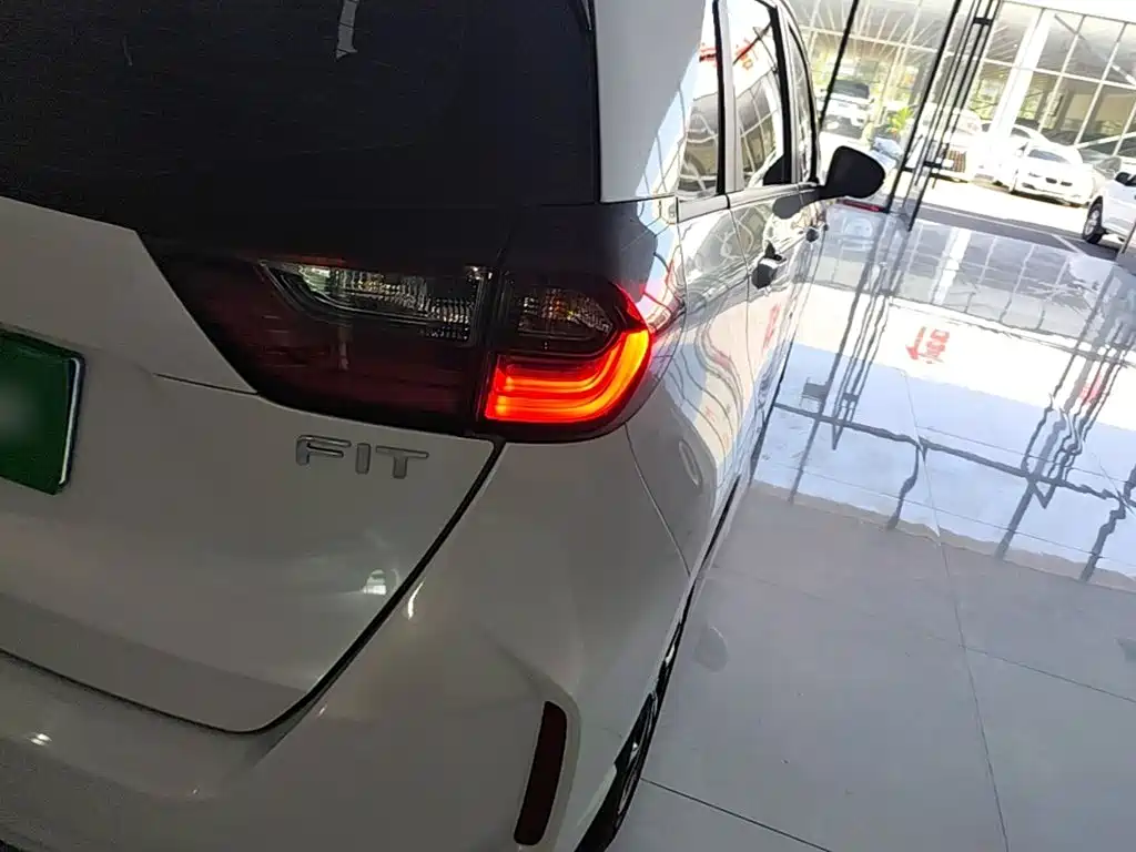Honda Fit — миниатюра 8