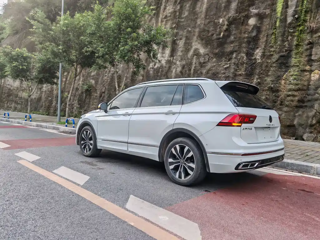 Volkswagen Tiguan L L 2024 330TSI AT R-Line