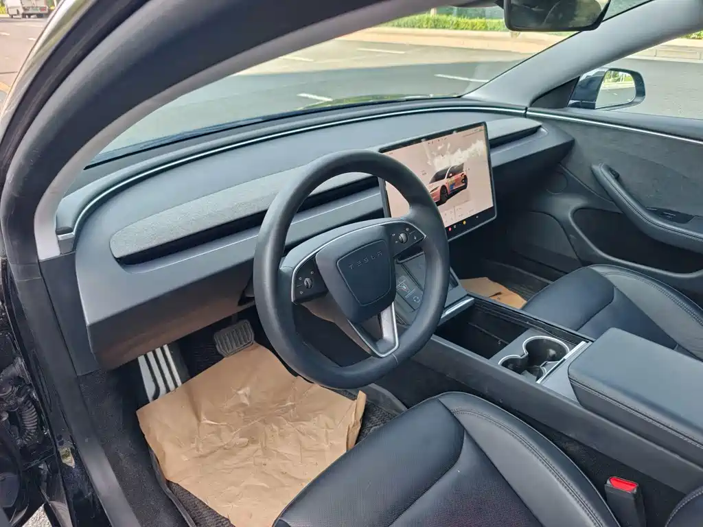 Tesla Model 3 — миниатюра 8