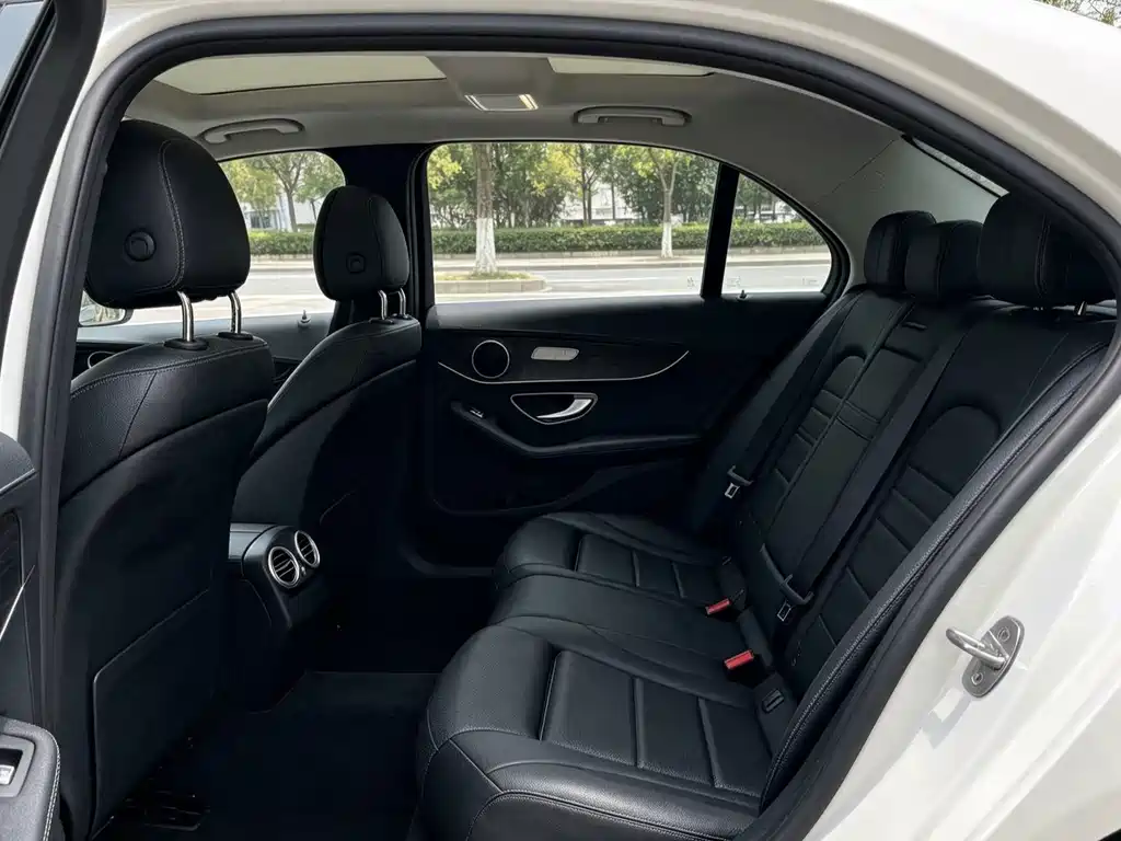 Mercedes-Benz C-Class — миниатюра 7
