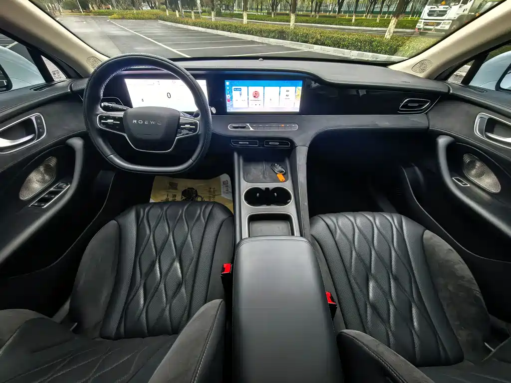 ROEWE D7