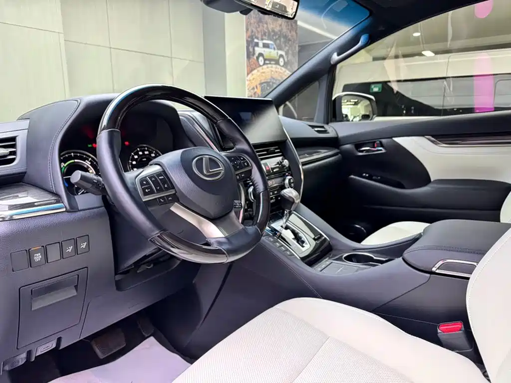 Lexus LM — миниатюра 22