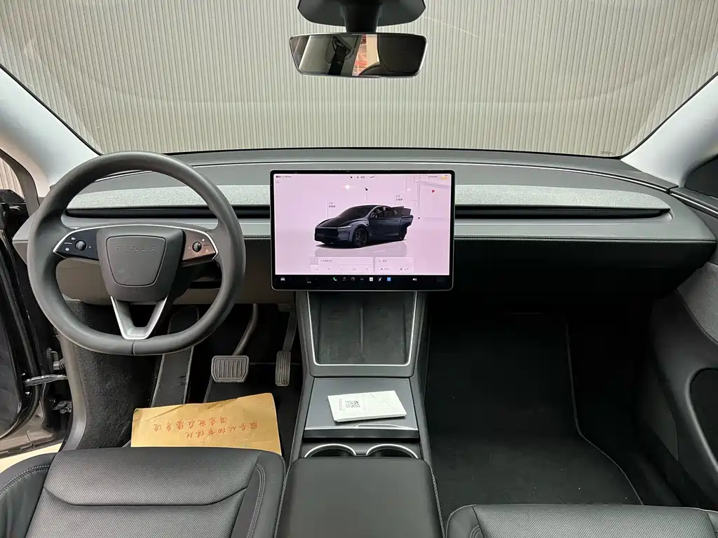Tesla Model Y — миниатюра 5