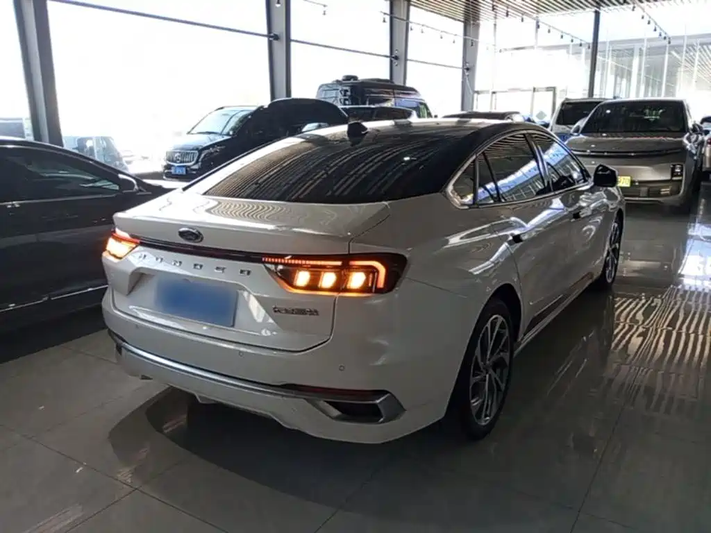 Ford Mondeo — миниатюра 7