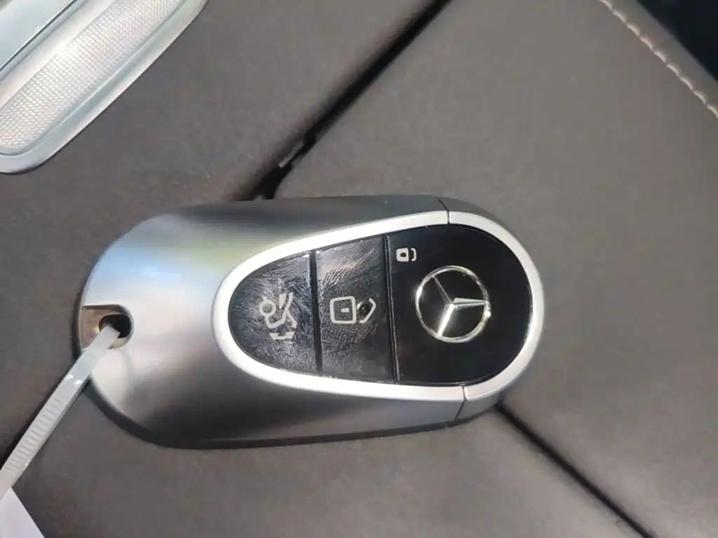 Mercedes-Benz EQS SUV — миниатюра 9