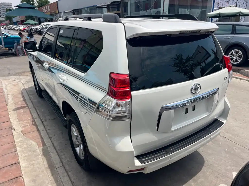 Toyota Land Cruiser Prado 2010 2.7L AT Standard