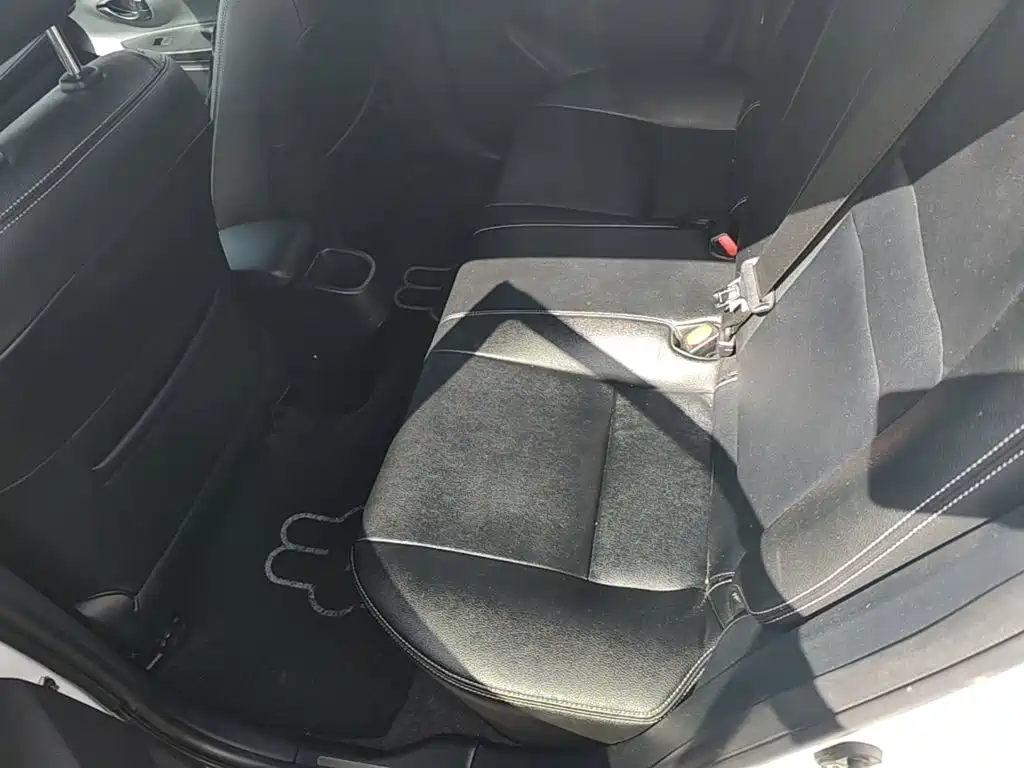 Toyota Yaris L — миниатюра 17