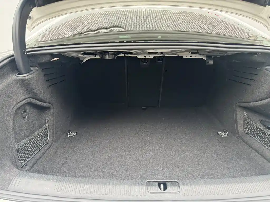 Audi A4L — миниатюра 17