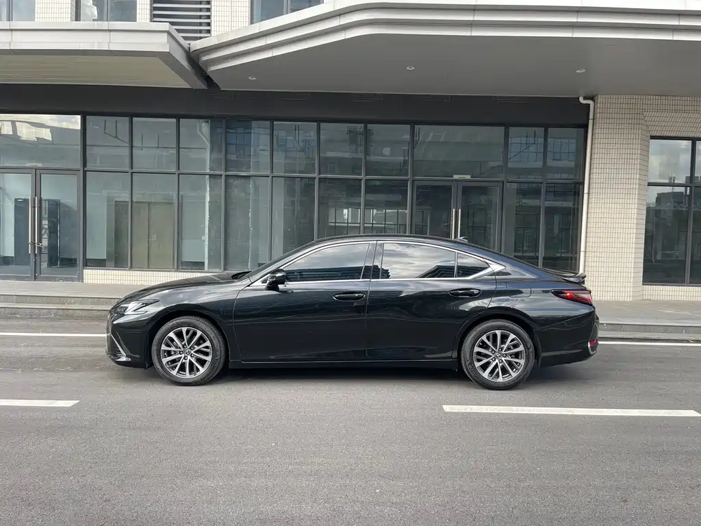 Lexus ES — миниатюра 7