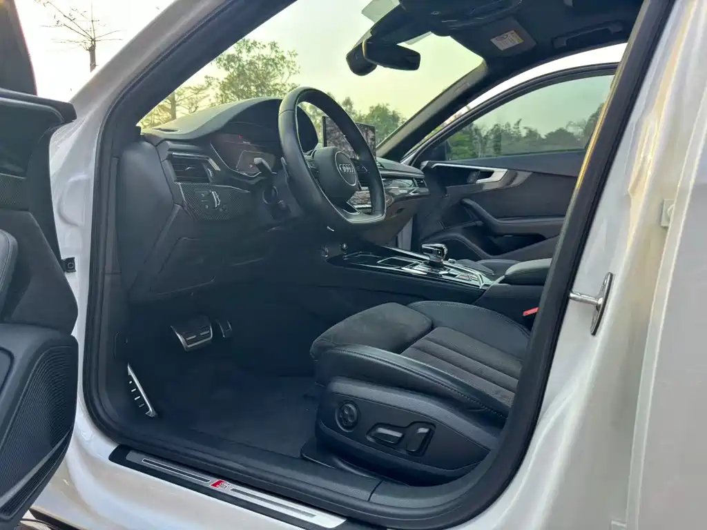 Audi A4L 2023 45 TFSI quattro