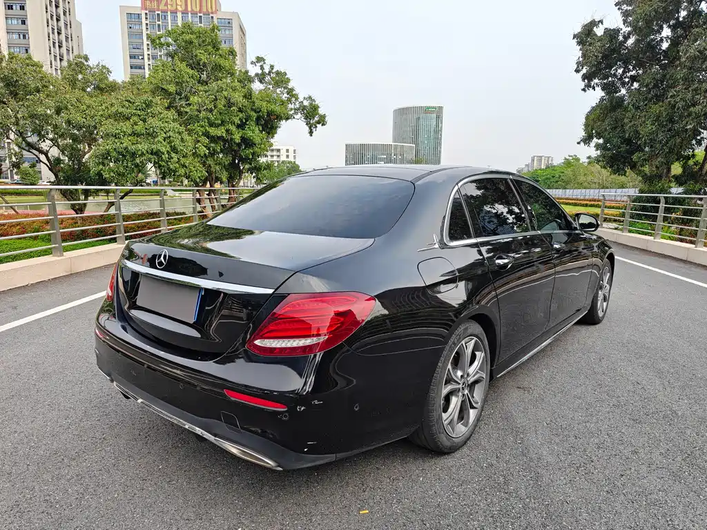 Mercedes-Benz E-Class — миниатюра 3