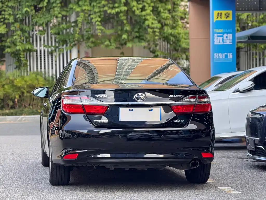 Toyota Camry — миниатюра 5