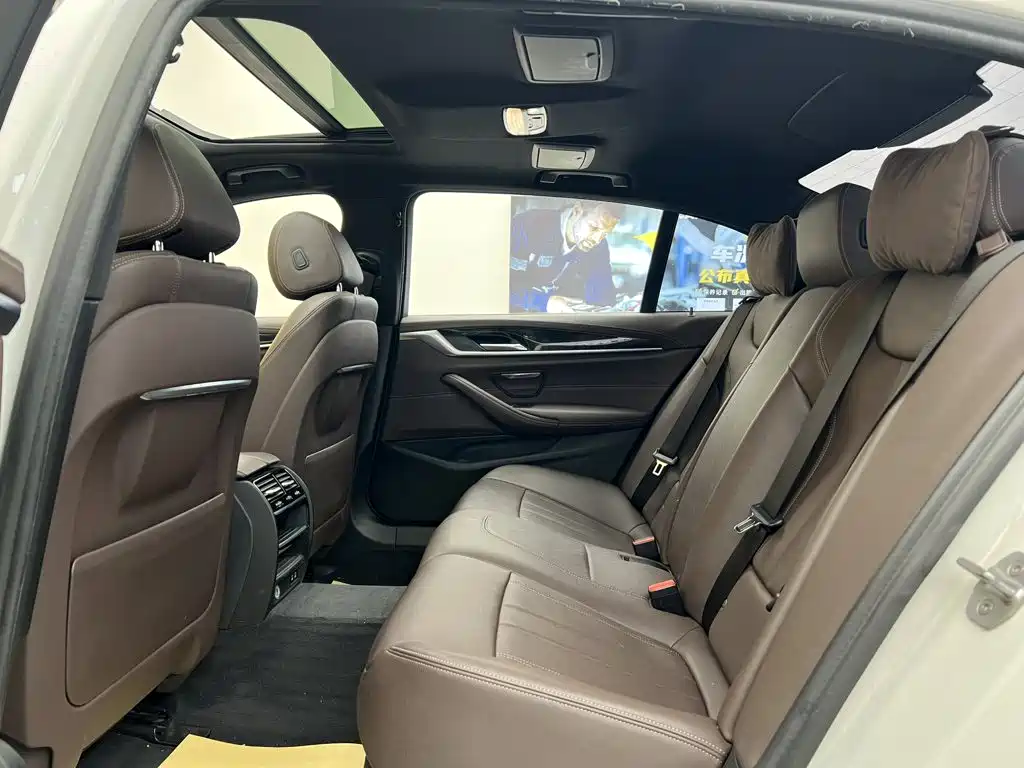 BMW 5 Series — миниатюра 28