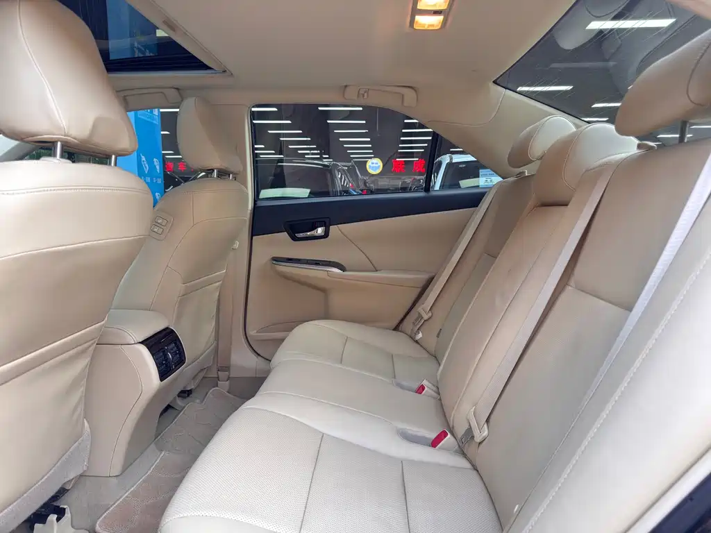 Toyota Camry — миниатюра 17
