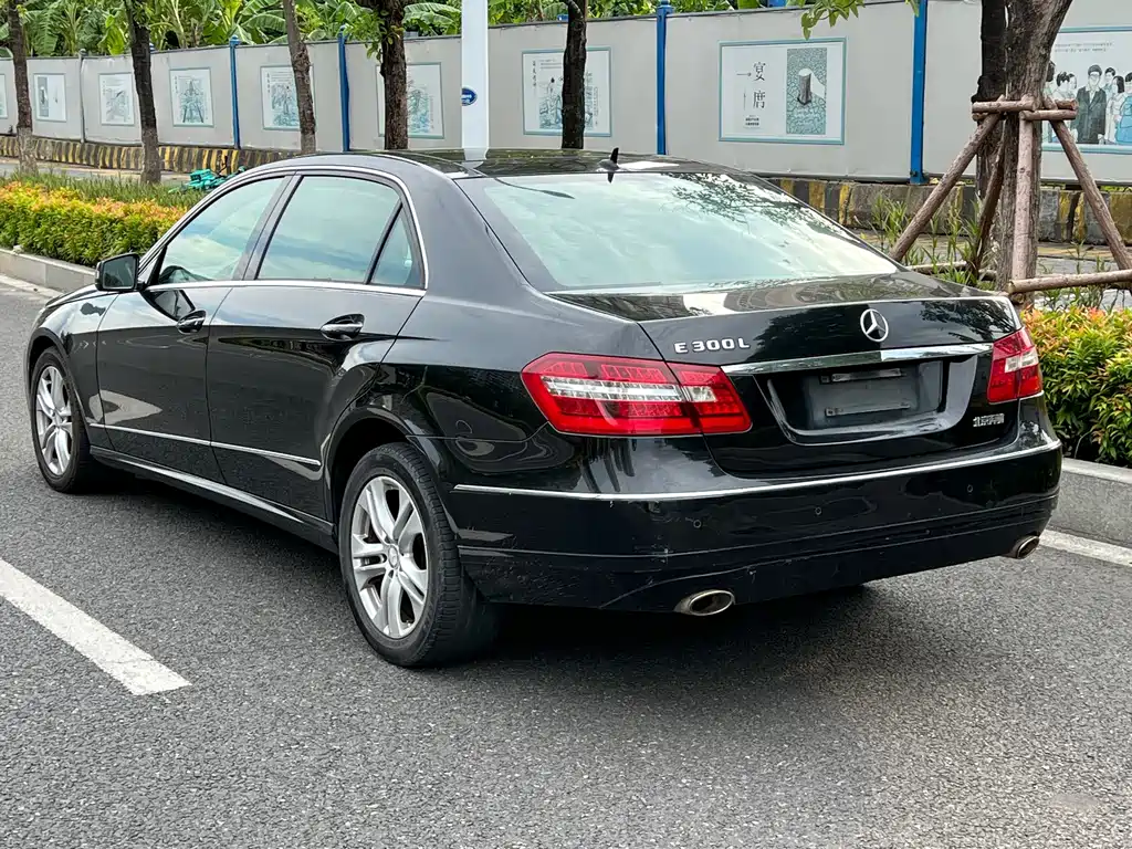 Mercedes-Benz E-Class — миниатюра 6