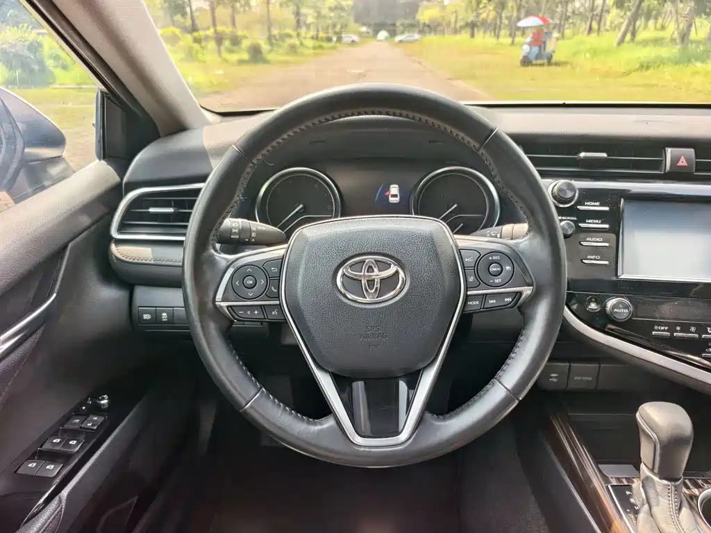 Toyota Camry — миниатюра 7