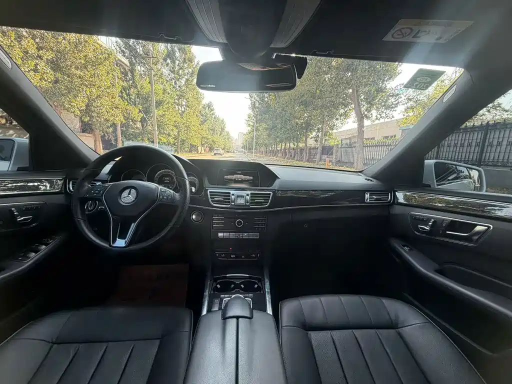 Mercedes-Benz E-Class — миниатюра 4