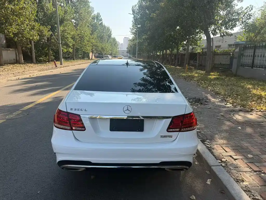 Mercedes-Benz E-Class — миниатюра 8